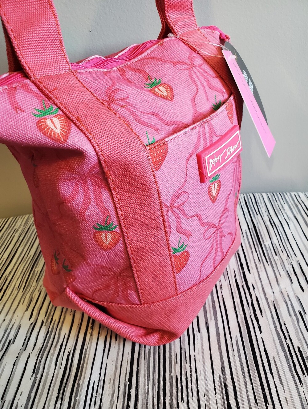 Betsey Johnson Pink Strawberry Canvas Insulated Lunch Tote - Picture 5 of 12
